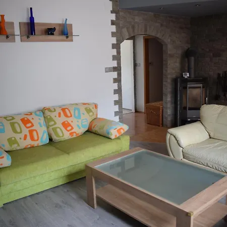 Domcek Pod Kalvariou بيت للعطل